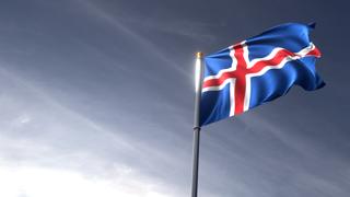아이슬란드 국기, 어두은 파란 하늘을 배경으로 위로 올려다보이는 국기와 국기봉