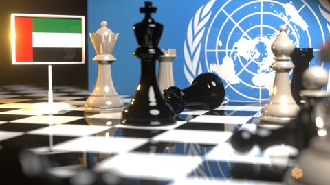 아랍에미리트 국기, UN기를 배경으로 체스판위에 놓인 국기